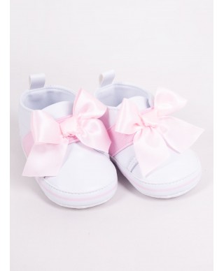 Buciki niemowlęce niechodki z różową kokardą białe