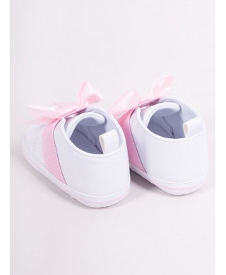 Buciki niemowlęce niechodki z różową kokardą białe
